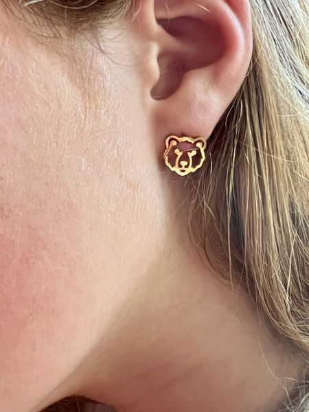 Gold stud earrings Gold stud earrings